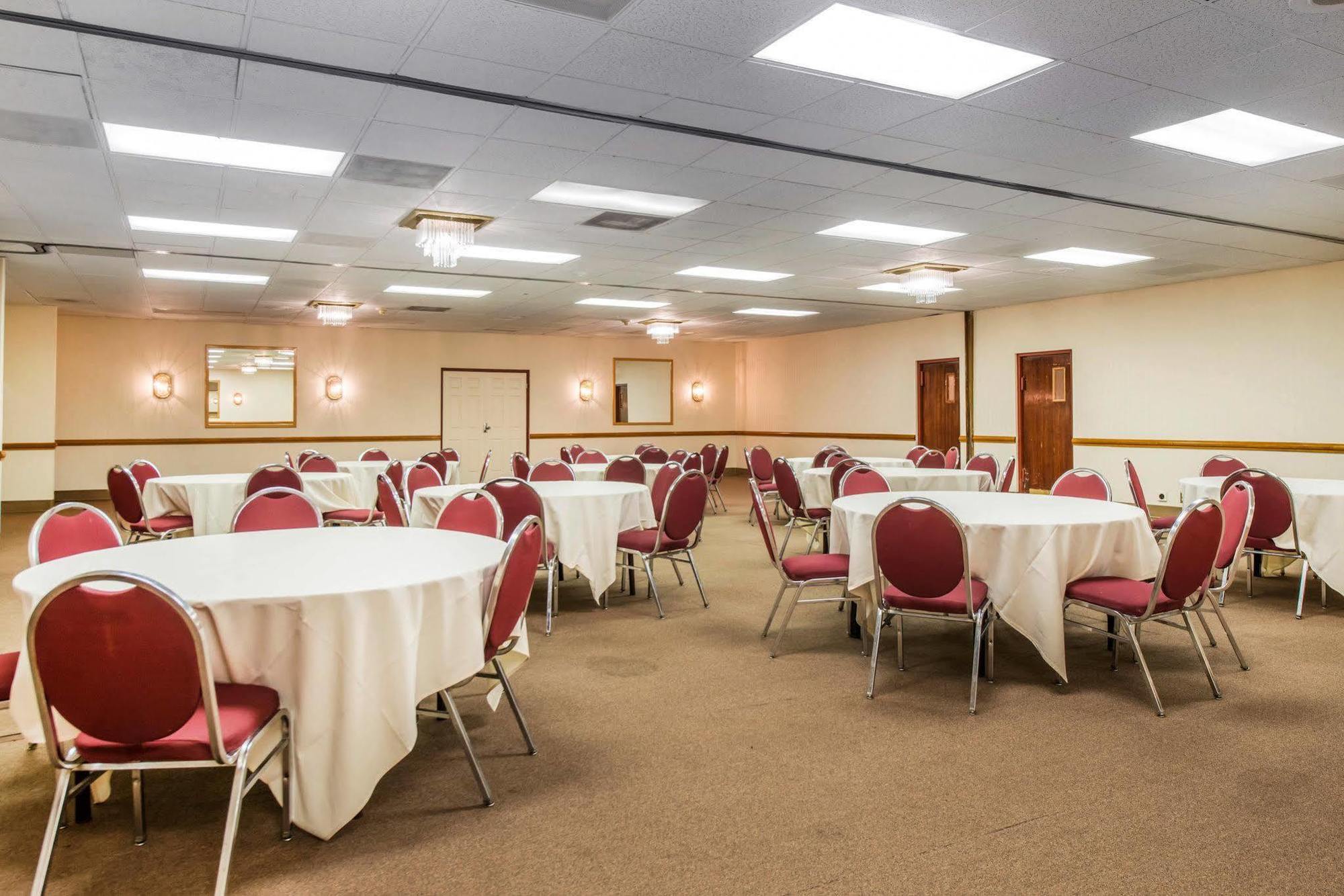 Clarion Inn And Events Center Pueblo North Exterior foto